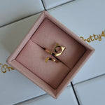 Minimalistic gold cat ring displayed in the elegant jewellery box.